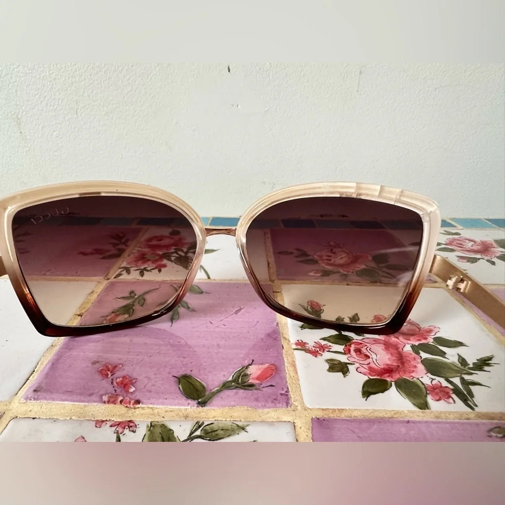 Gucci Women's Brown Cream Gold Oversized Sunglasses - Picture 5 of 11